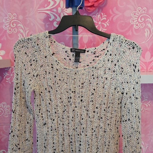 New York & Company White Textured Knit Top - Picture 3 of 5